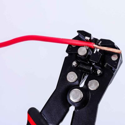 Automatic wire stripping pliers